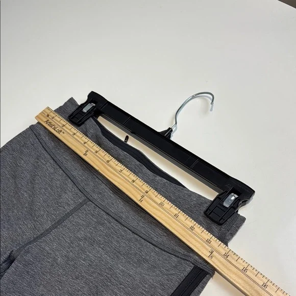 Lululemon Athletica Gray and Black Leggings with Streamlined Fit Size 6 - Picture 5 of 9